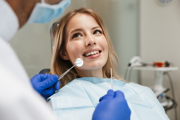 How A Preventive Dentist Helps Maintain Long Term Oral Health